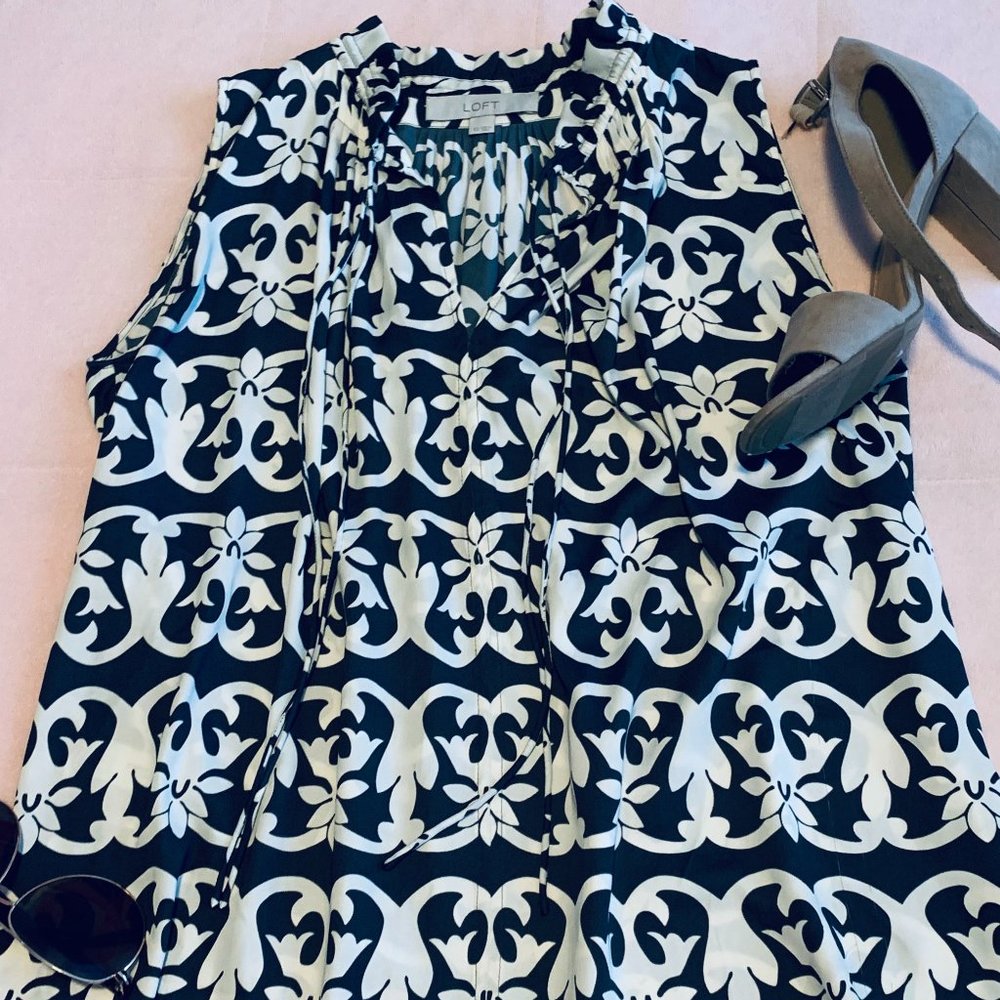 LOFT Blouse no sleeves